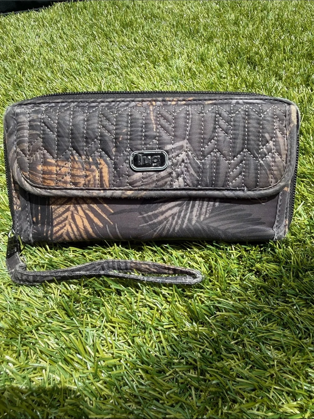 lug Gray Palm-Print Quilted Wristlet Wallet